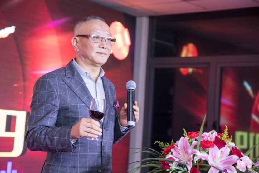 董事長祝酒.jpg 董事(shì)長祝酒.jpg